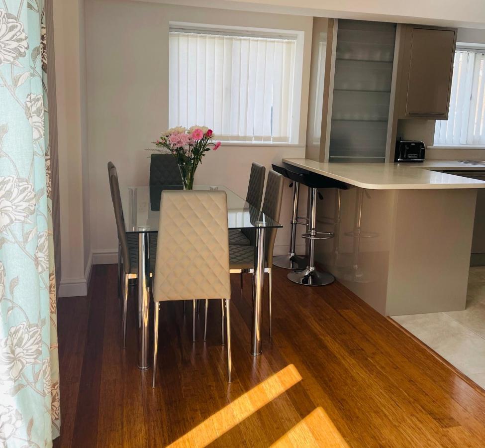 Sunny Corner, Padstow. Spacious 3 Bedrooms, 2.5 Bathrooms, Parking, Garden. Esterno foto